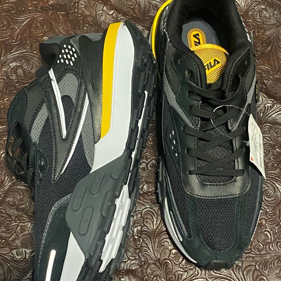 Fila Sneakers - Picture 5 of 5